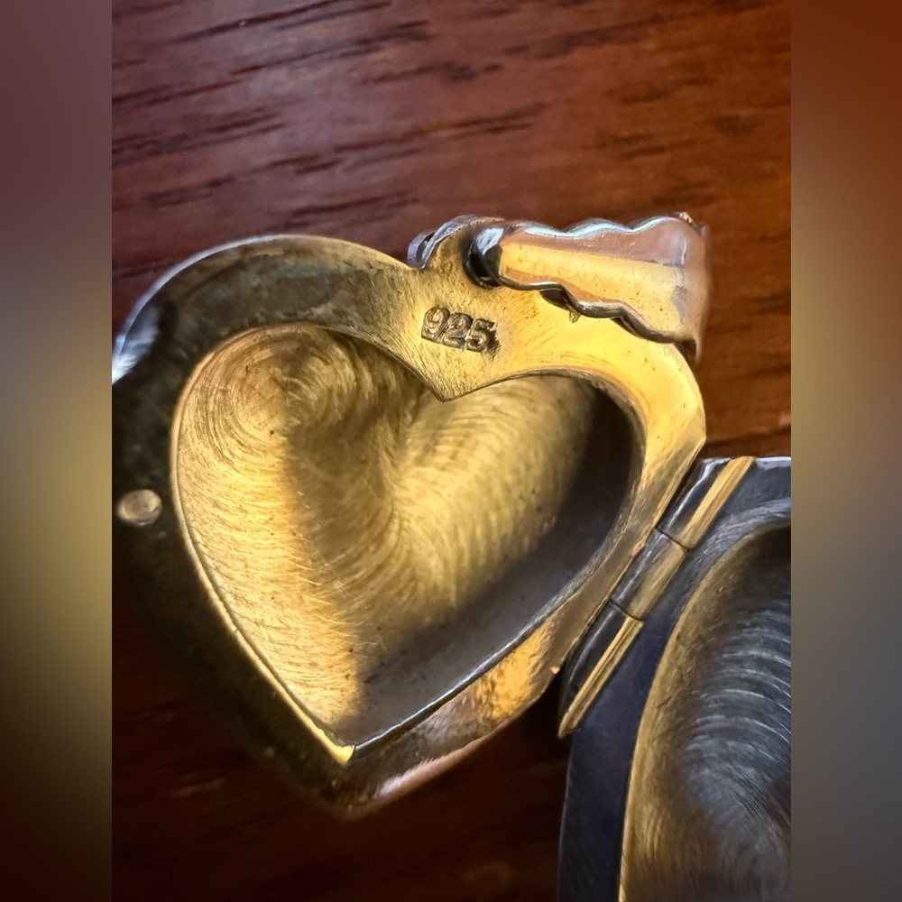 Locket - Picture 3 of 5